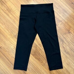 Lululemon size 6 black High-Waist capri Leggings workout gym yoga fitness